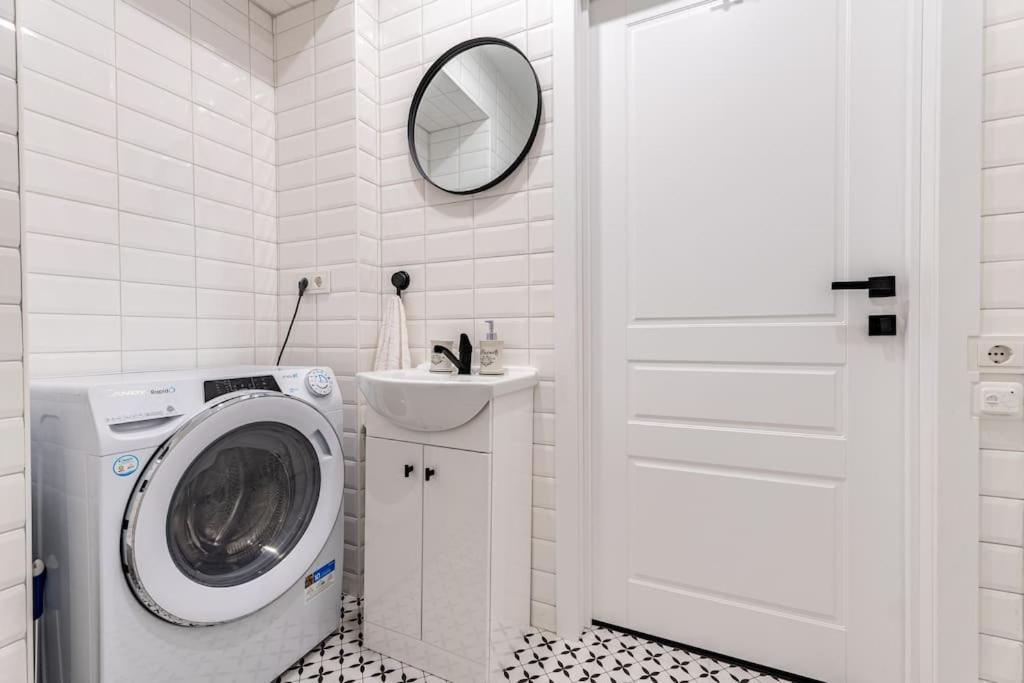 Modern Flat In Old Town Kaunas - Free Parking & Self Check-In Εξωτερικό φωτογραφία